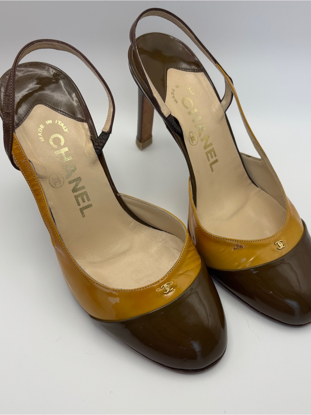 CHANEL Brown and Mustard Patent Leather Slingback Pumps
